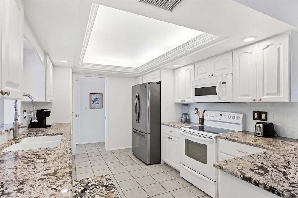 Harbor Heights Private Pool Vacation Home On Canal With Bbq And Dock 2 Bedroom Home
