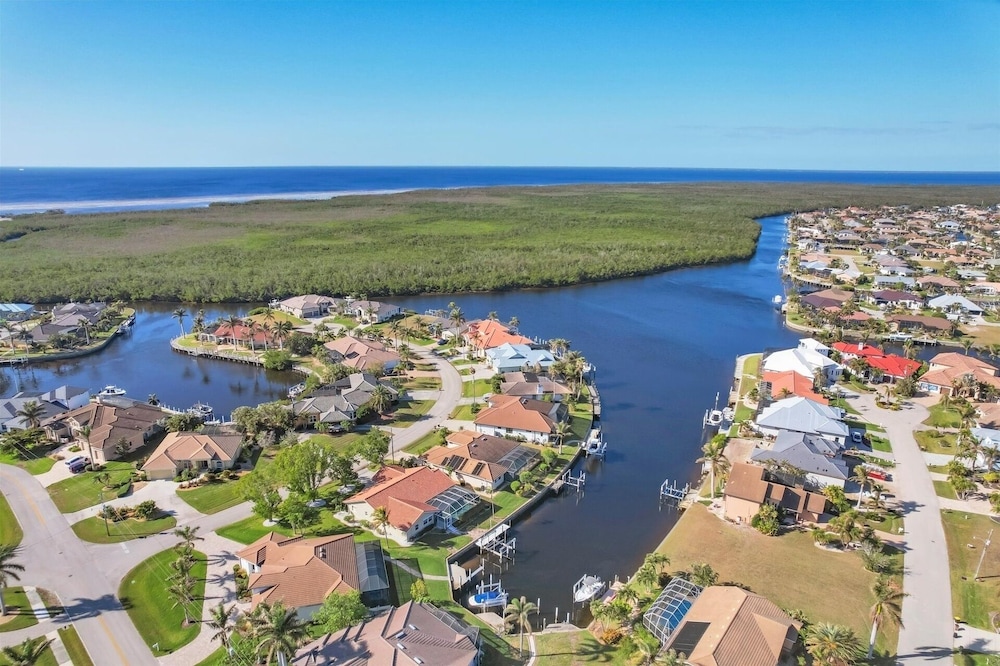 Punta Gorda 3-Bedroom Canalfront Pool Home with Dock 3 Home