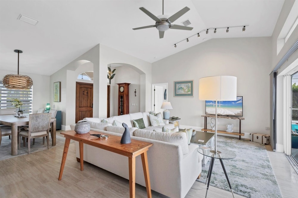 Punta Gorda Isles Private Pool Vacation Home - Waterfront Canal Views 4 Bedroom Home