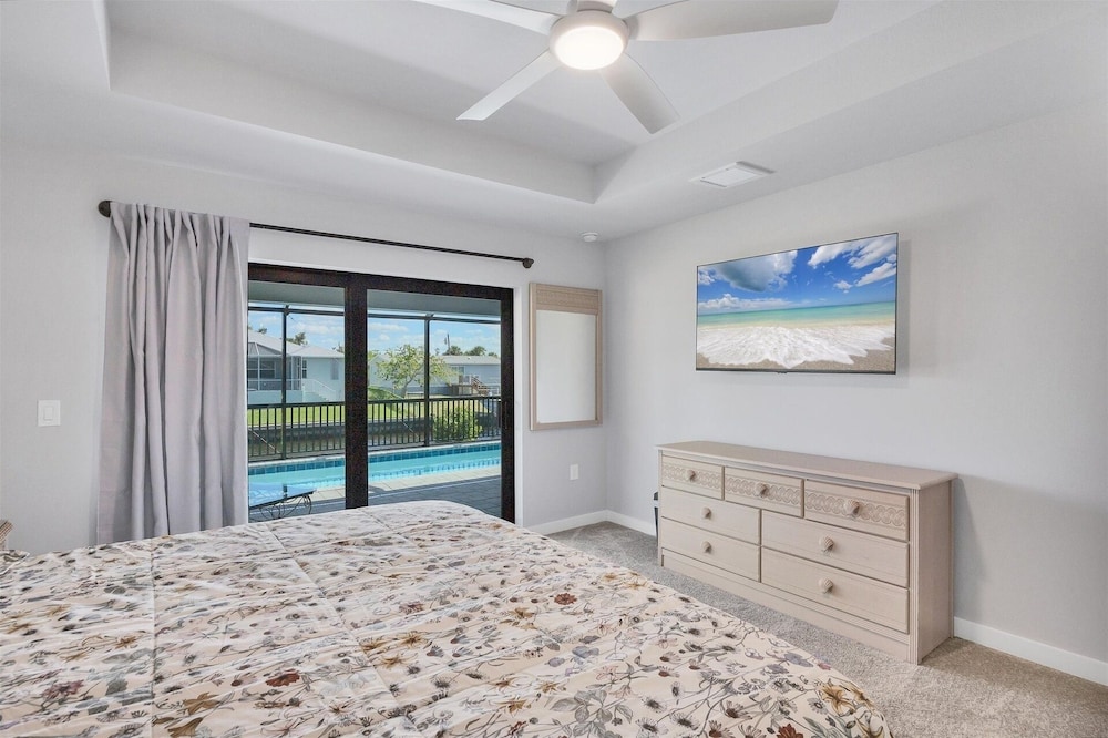 Punta Gorda 4-Bedroom Private Pool Home on Canal 4 Home