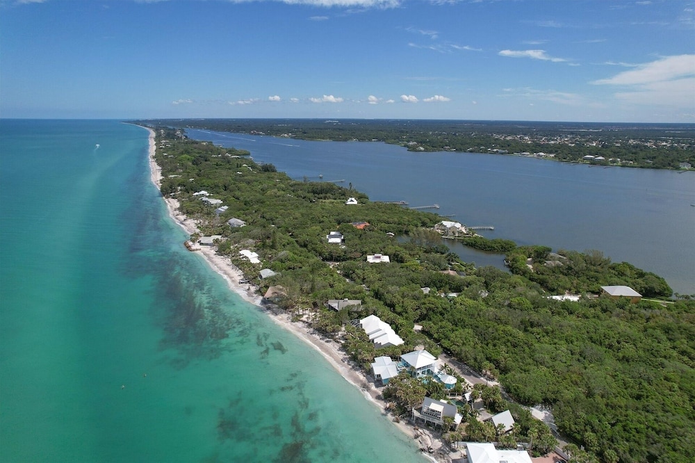 Anchorage Resort 9th Floor 2-Bedroom Condo with Balcony- Gulf View! Pool/Beach 2 Condo