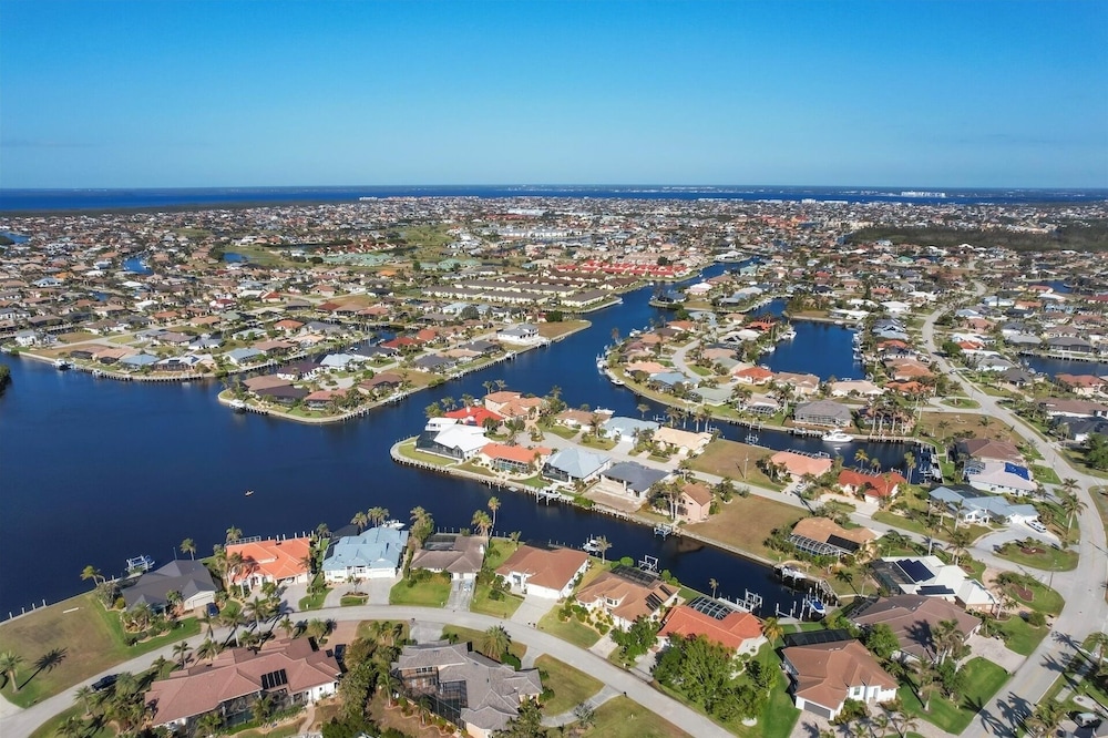 Punta Gorda 3-Bedroom Canalfront Pool Home with Dock 3 Home
