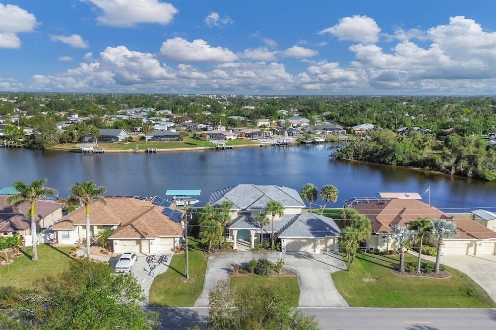 2674 Lake View Blvd