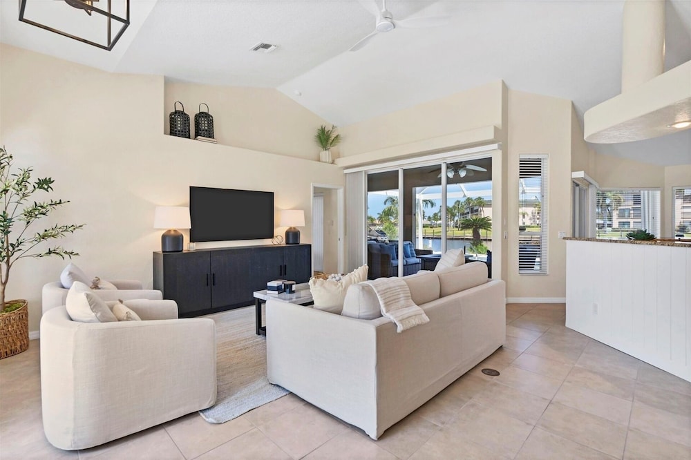 Punta Gorda Isles 3 Bedroom Pool+Hot Tub Home 2 Home