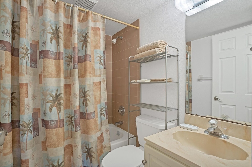 Punta Gorda 2-Bedroom Canalfront Condo with Dock and Pool 2 Condo