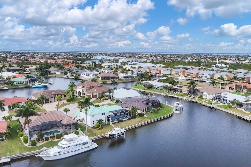 Punta Gorda Isles Private Pool Vacation Home - Waterfront Canal Views 4 Bedroom Home