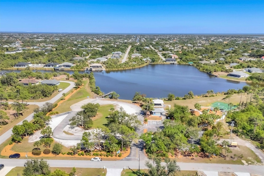South Gulf Cove Private Vacation Home With Pool And Hot Tub - Only 15 Minutes To Swfl Beaches! 4 Bedroom Home