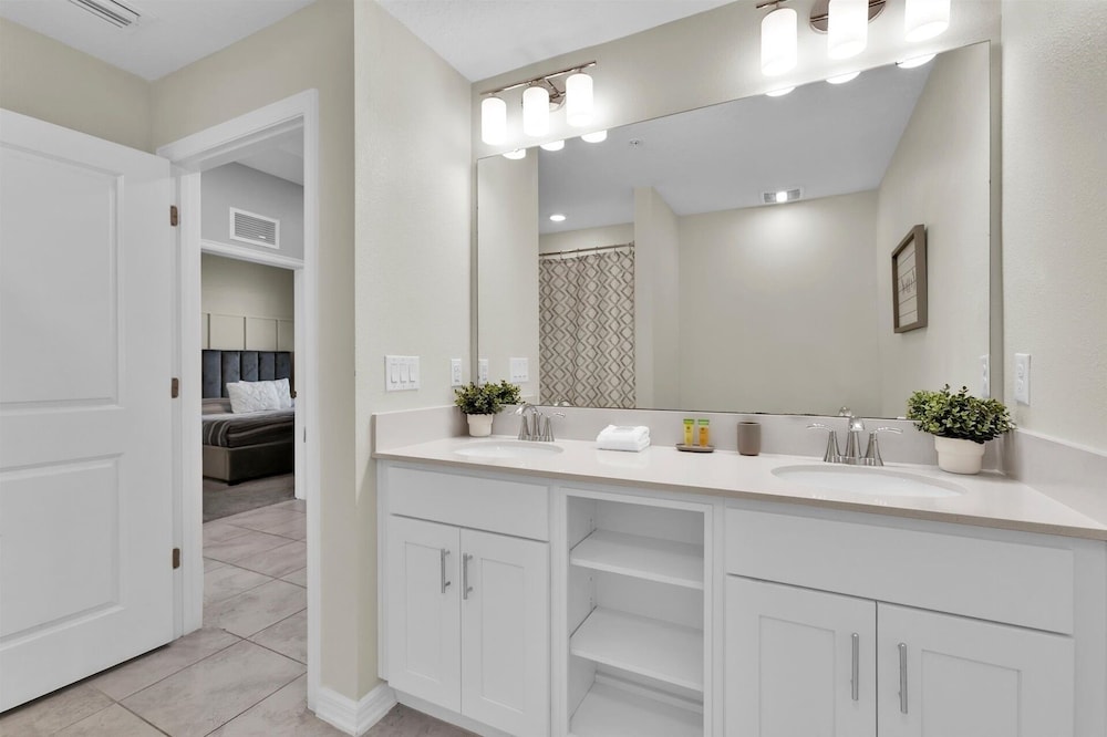Storey Lake Resort 2 Bedroom Condo with Private Balcony 2 Condo