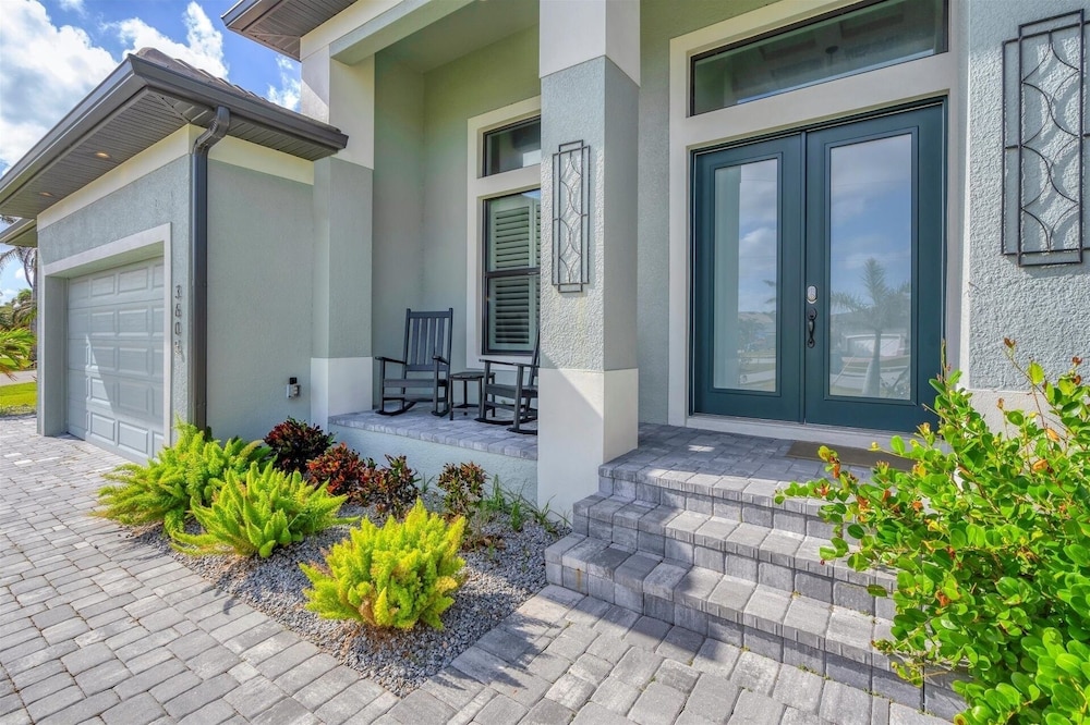 Punta Gorda 3-Bedroom Canalfront Pool Home with Dock 3 Home