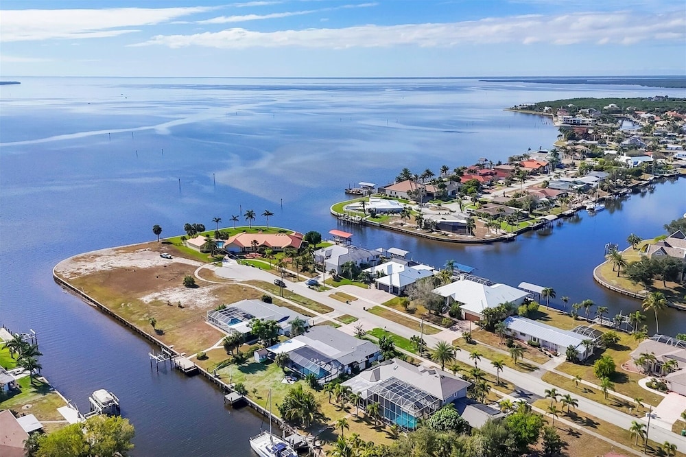 Port Charlotte 4 Bedroom Pool Vacation Home on Peace River 4 Home