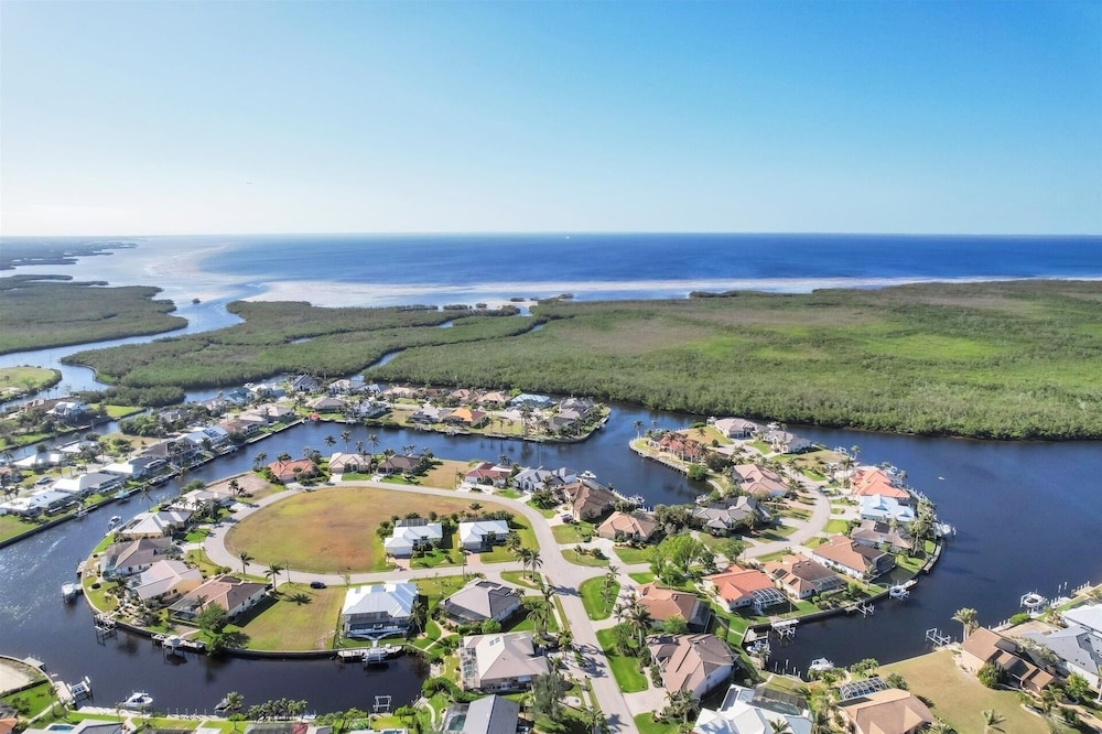Punta Gorda 3-Bedroom Canalfront Pool Home with Dock 3 Home