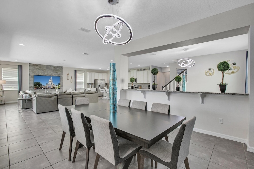 Solara Resort 6 Bedroom Private Pool + Spa Home 6 Home