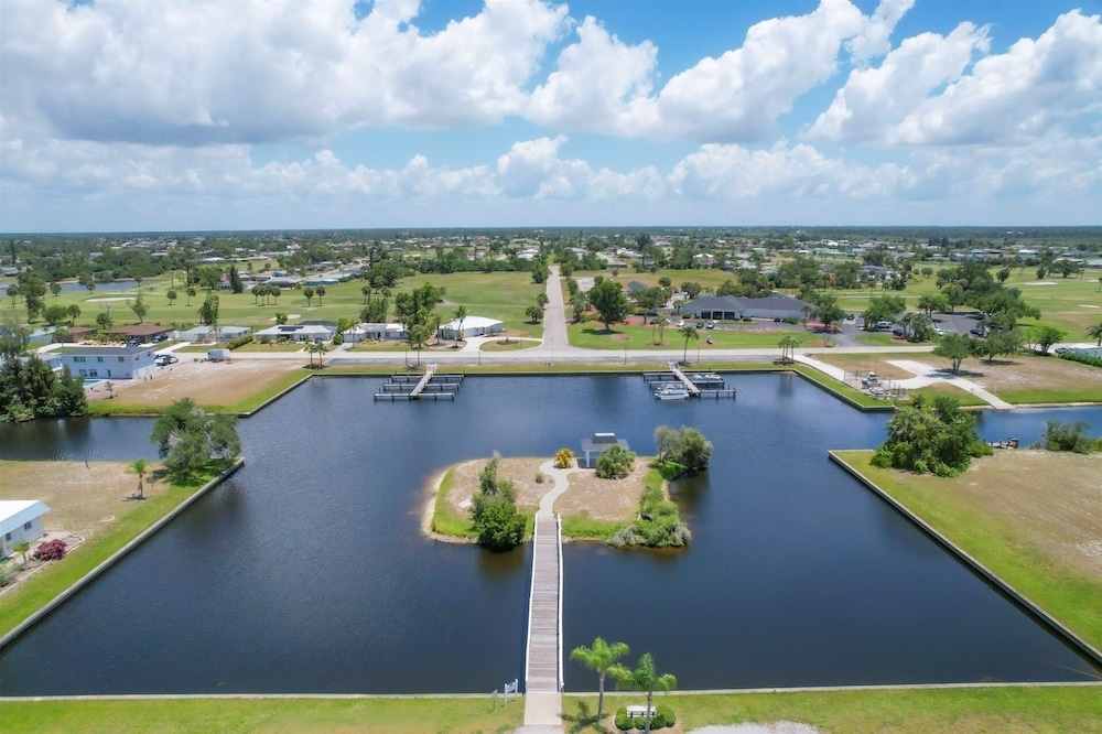 Rotonda West 2 Bedroom Condo w Lanai 9 miles to Gulf Beaches 2 Condo