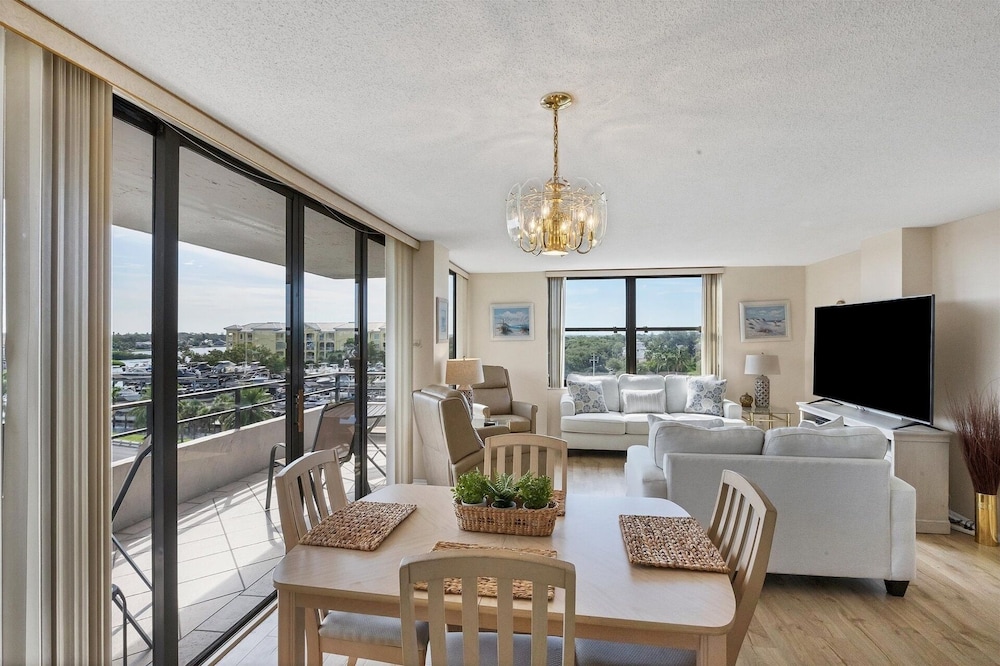 Anchorage Resort 7th Floor 2-Bedroom Condo w Private Balcony Beach Access 2 Condo