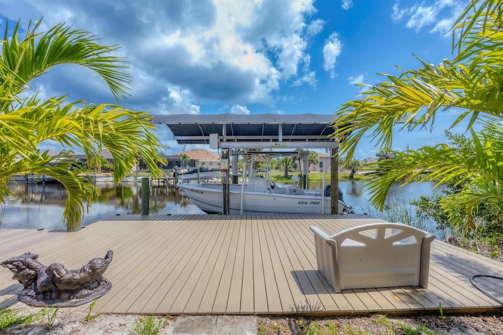 South Gulf Cove Private Vacation Home With Pool And Hot Tub - Only 15 Minutes To Swfl Beaches! 4 Bedroom Home