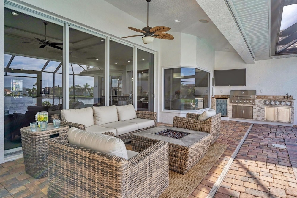 Sandpiper Sanctuary -waterfront Luxury With Private Pool, Spa & Dock 3 Bedroom Home
