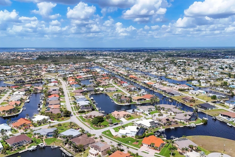 Punta Gorda Isles 4-Bedroom Private Pool Home on Canal 4 Home