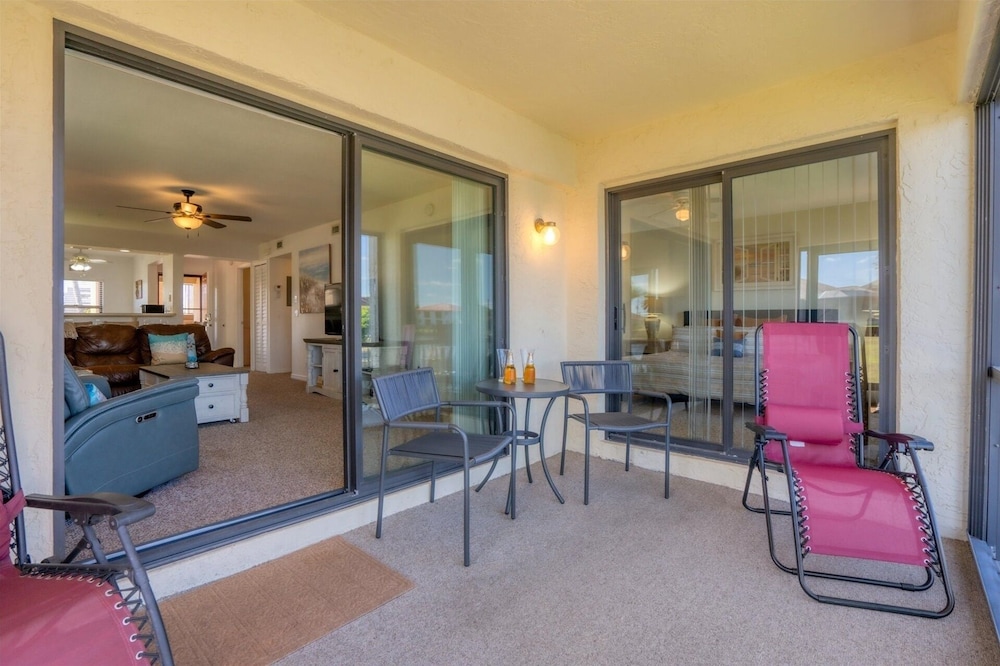 Punta Gorda 2-Bedroom Canalfront Condo with Dock and Pool 2 Condo