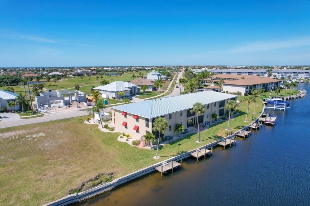 Punta Gorda 2-Bedroom Canalfront Condo with Dock and Pool 2 Condo