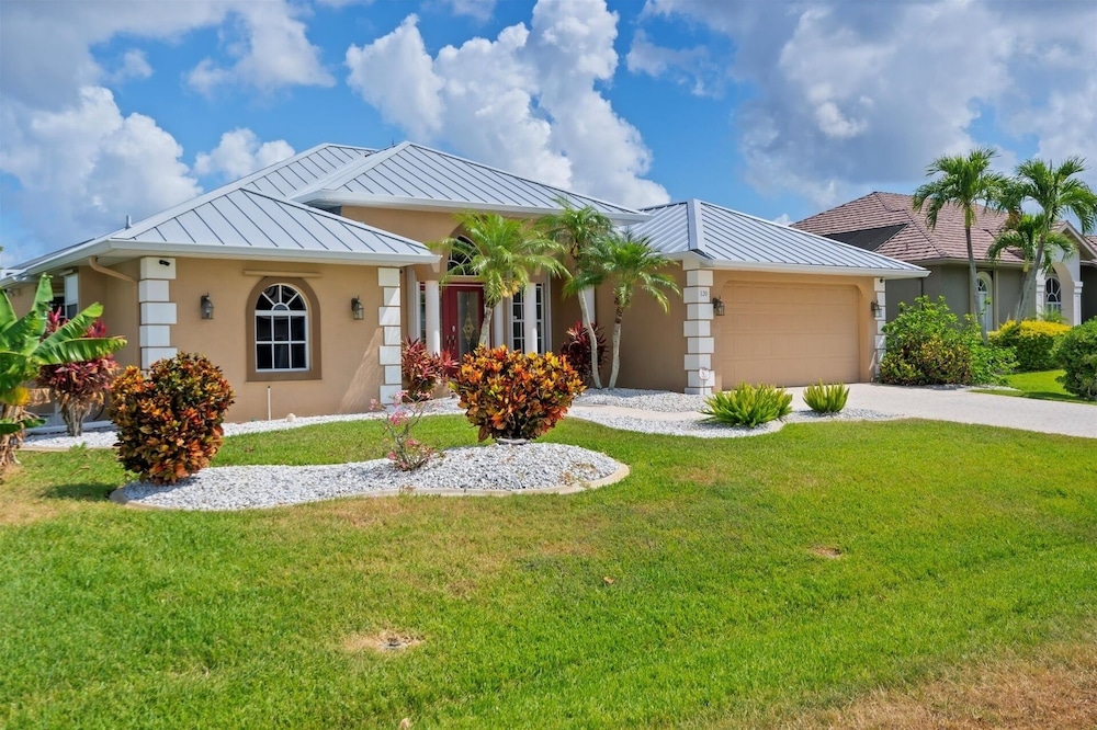 Punta Gorda Isles 3 Bedroom Pool+Hot Tub Home 2 Home