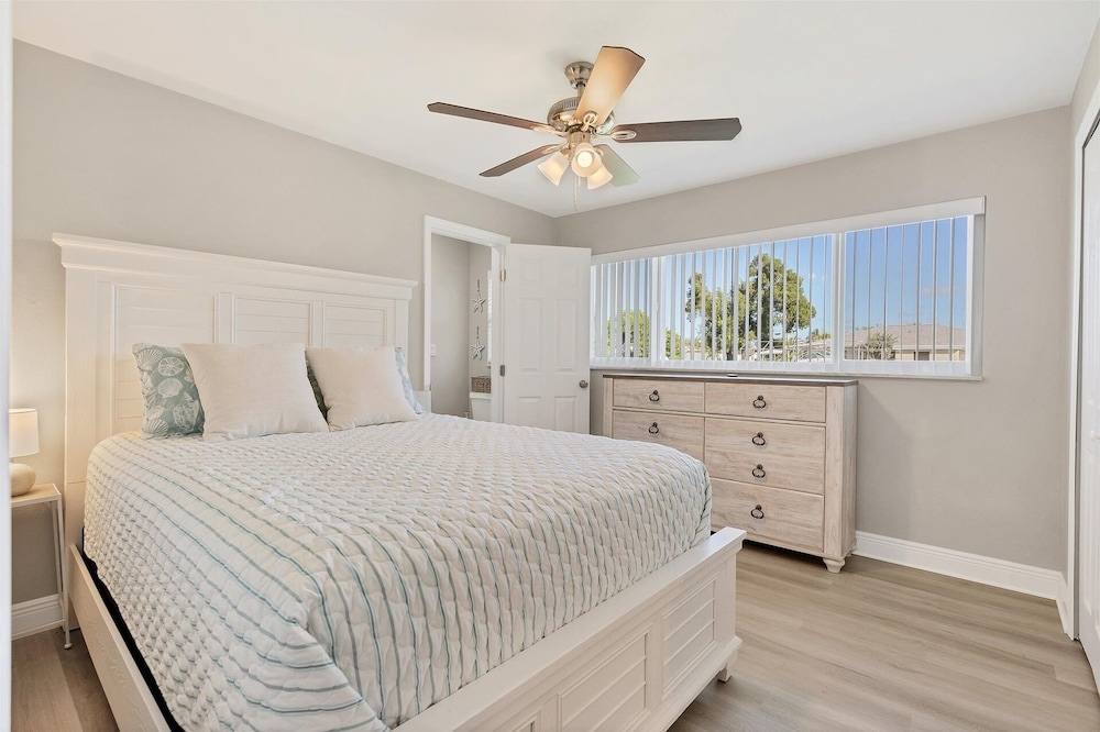 Cape Coral 3 Bedroom Private Pool Home - Canal Access 3 Home