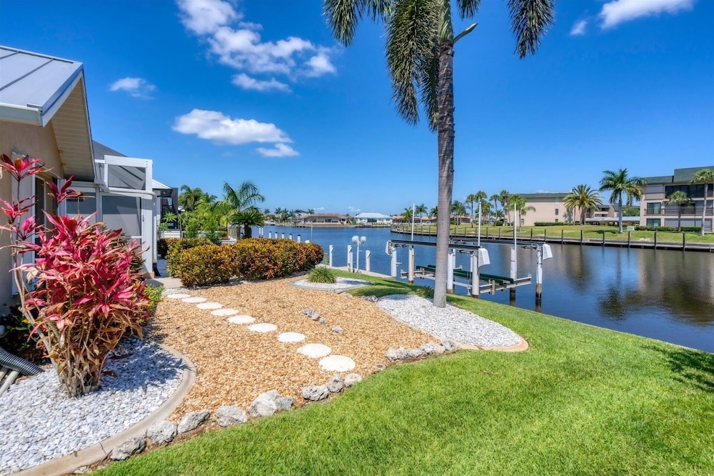Punta Gorda Isles 3 Bedroom Pool+Hot Tub Home 2 Home