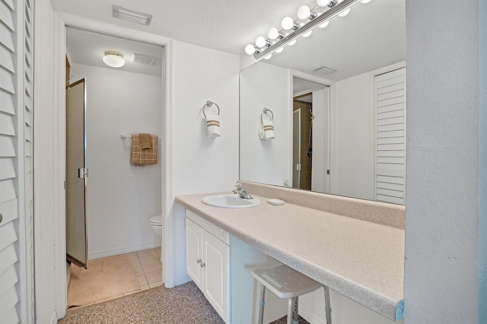 Punta Gorda 2-Bedroom Canalfront Condo with Dock and Pool 2 Condo