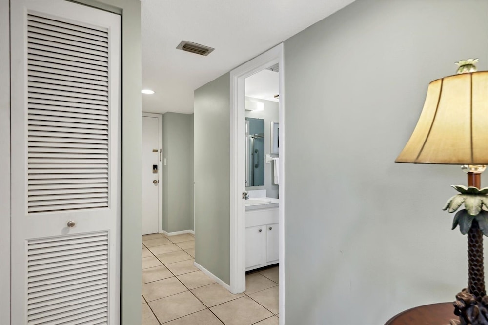 Anchorage Resort 2 bedroom, 4th Floor Condo Southern View Siesta Key 2 Condo