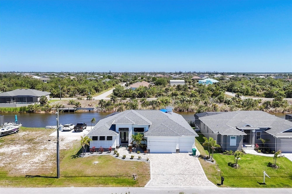 South Gulf Cove 3 Bedroom Pool + Spa on Canal Private Home 3 Home