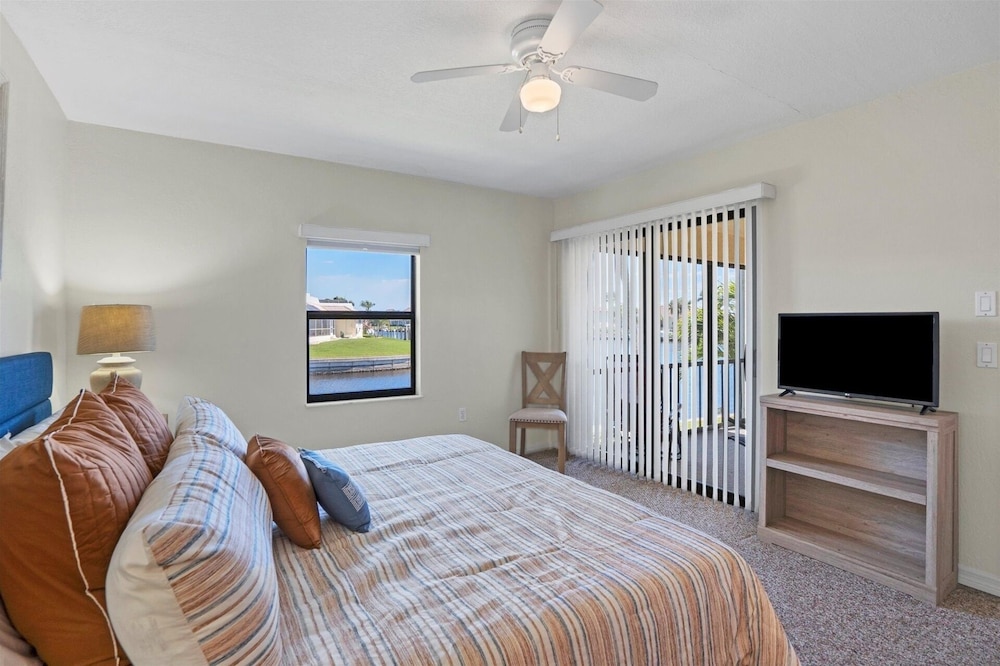 Punta Gorda 2-Bedroom Canalfront Condo with Dock and Pool 2 Condo