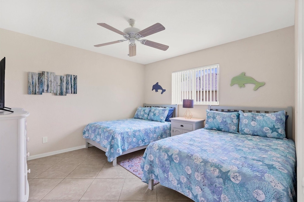 Cape Coral 3-Bedroom Canalfront Pool Vacation Home with Dock 3 Home