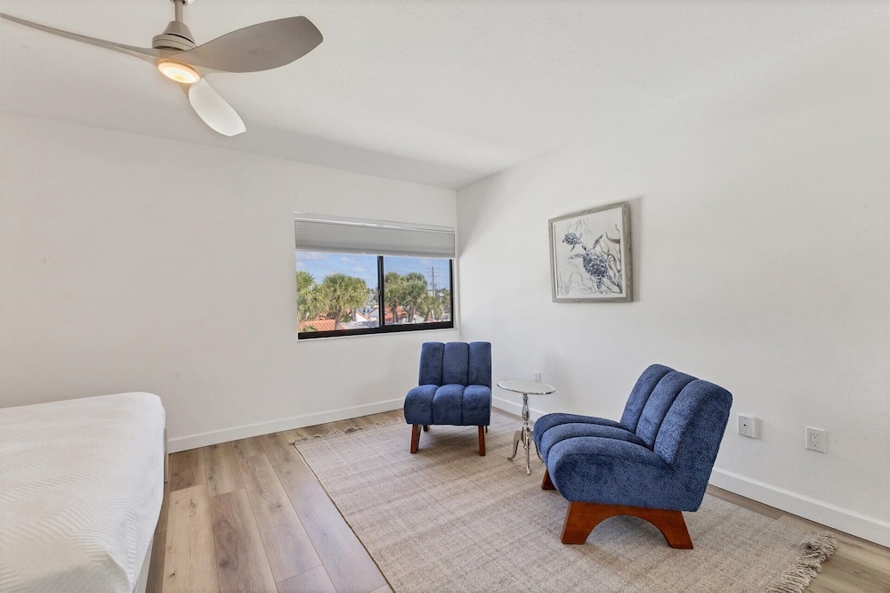 1555 Tarpon Center dr