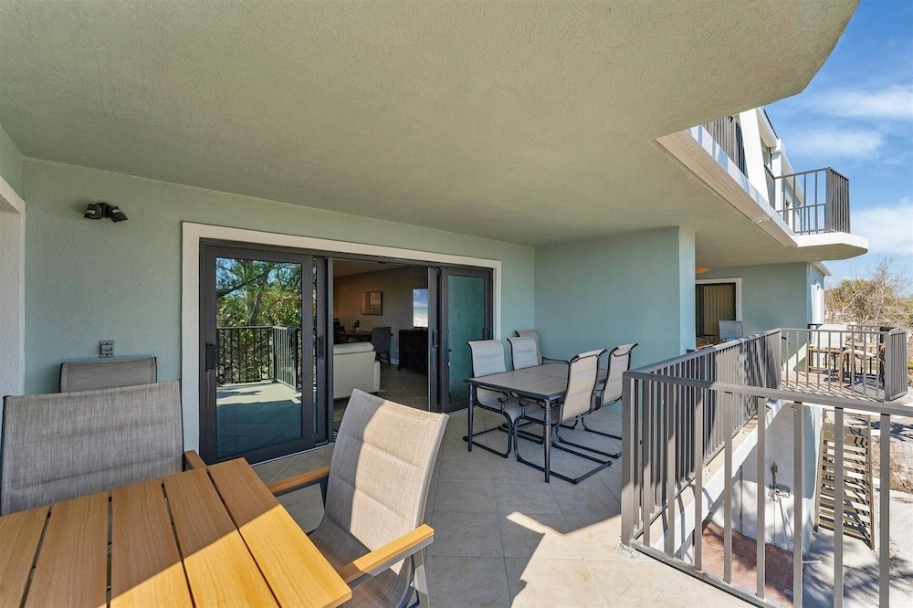 Spacious Beachfront 3br Manasota Key Condo 3 Bedroom Condo