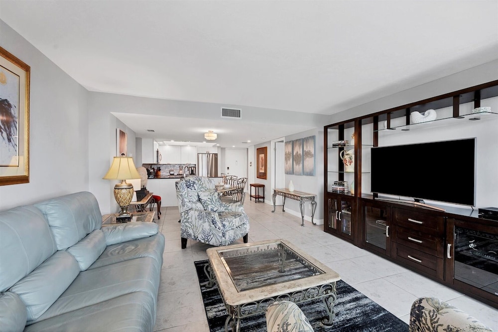Anchorage Resort 8th Floor Condo In Siesta Key With Private Beach Access, Pool, Boat Dock! 2 Bedroom Condo