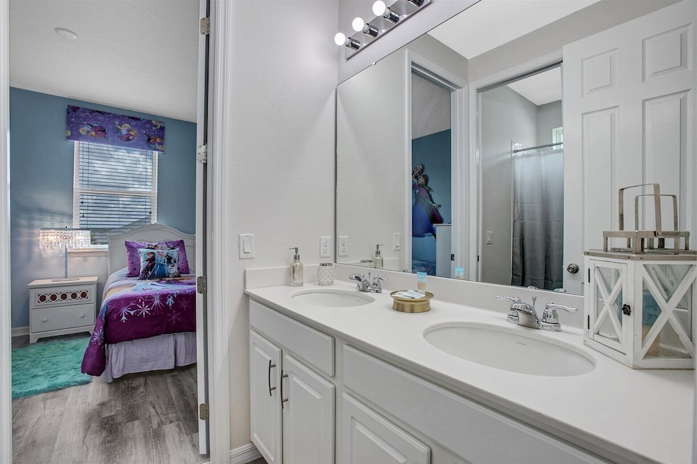 1749 Caribbean View Terrace