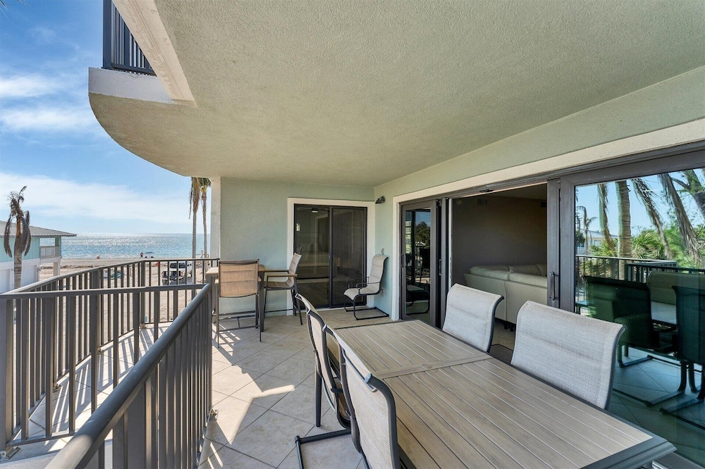 Spacious Beachfront 3br Manasota Key Condo 3 Bedroom Condo