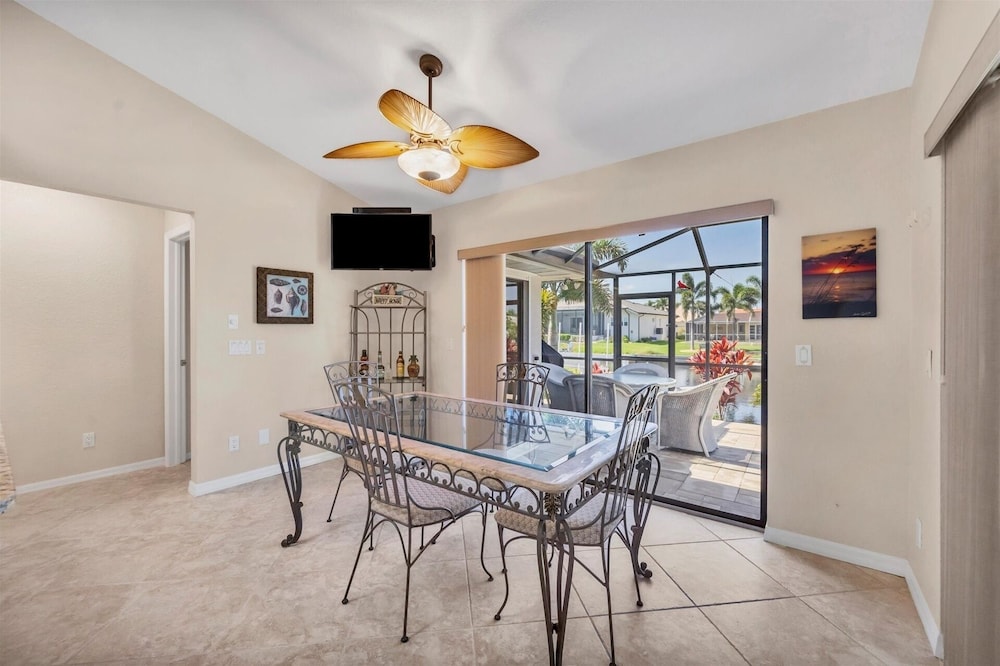 Punta Gorda Isles 3 Bedroom Private Pool+Spa Home on Canal 3 Home