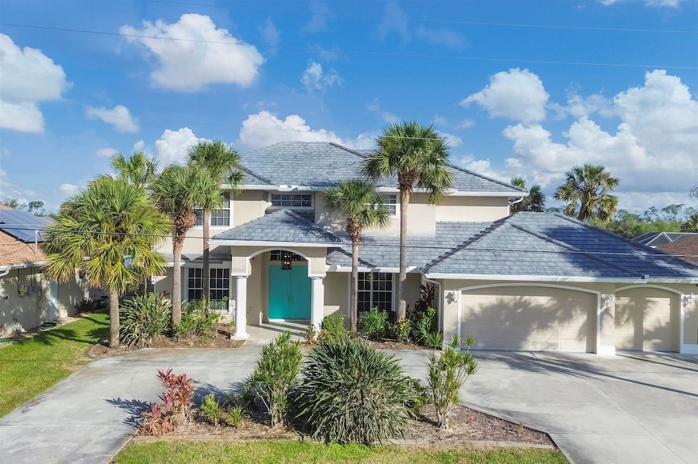 Port Charlotte 4 Bedroom Pool Vacation Home on Canal 4 Home