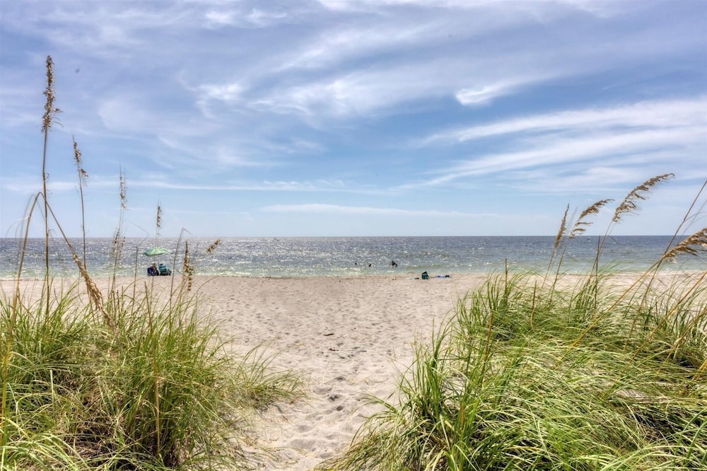 Venice Beach 2 Bedroom Condo with Beach Access+Community Pool 2 Condo