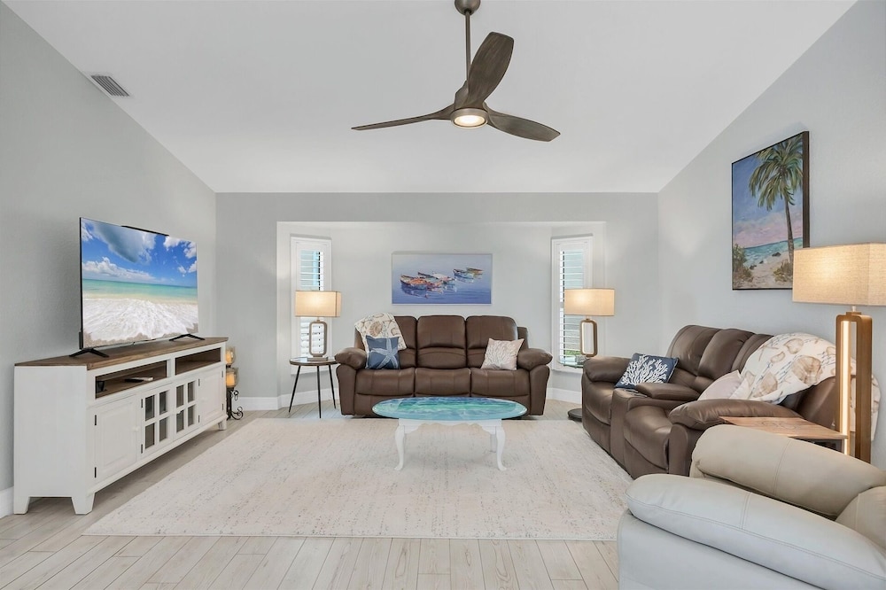 Punta Gorda 3-Bedroom Canalfront Vacation Home with Pool 3 Home