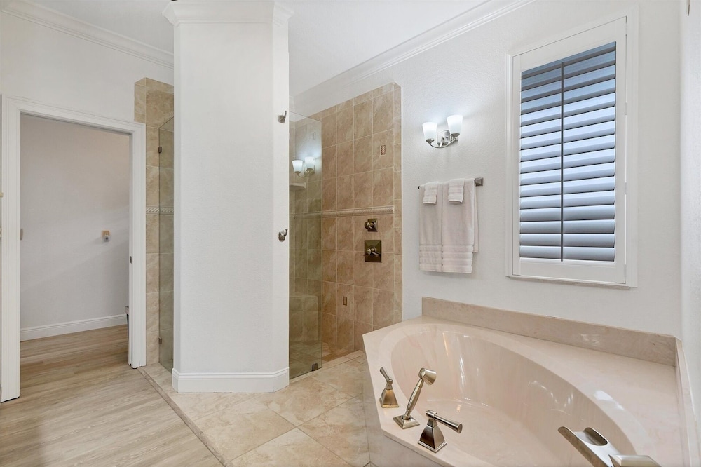 Sandpiper Sanctuary -waterfront Luxury With Private Pool, Spa & Dock 3 Bedroom Home