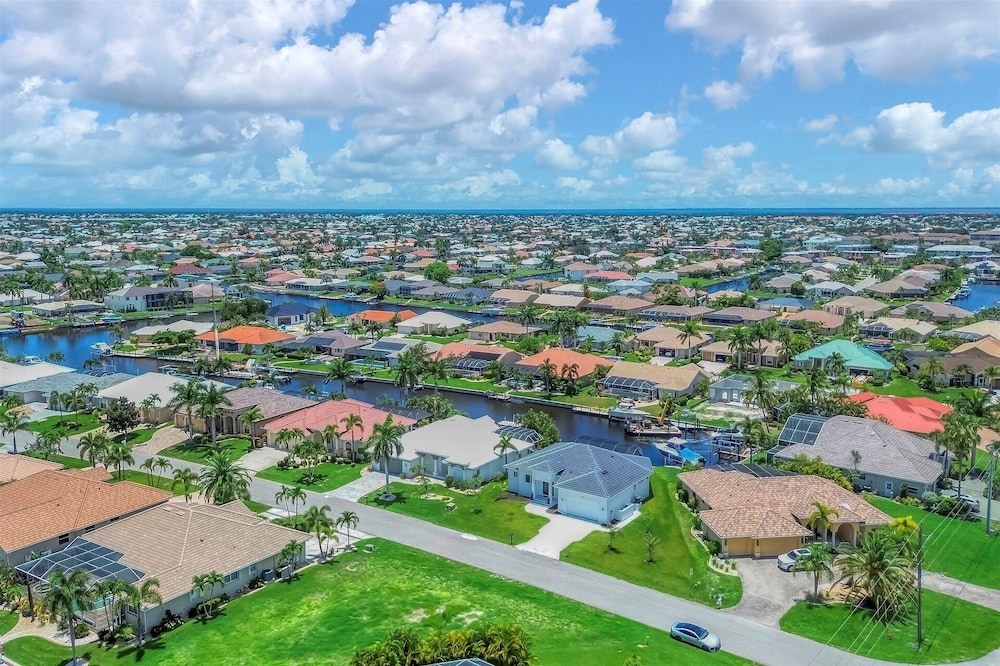 Punta Gorda 3-Bedroom Canalfront Vacation Home with Pool 3 Home