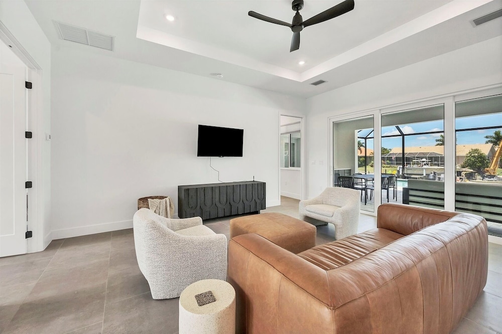 Punta Gorda 3-Bedroom Canalfront Vacation Home with Pool 3 Home