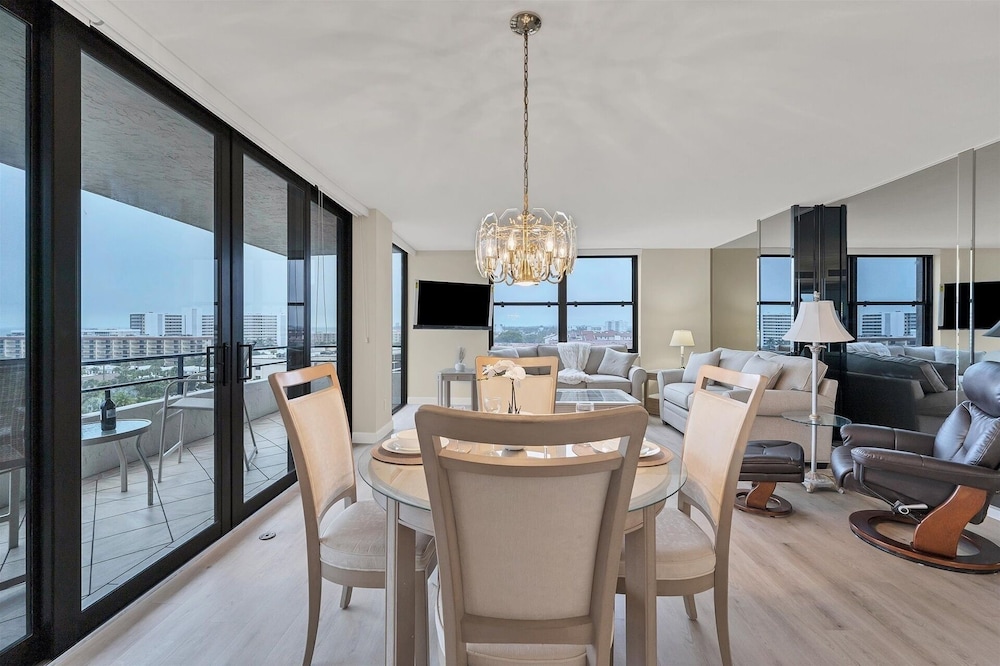 Anchorage Resort 9th Floor 2-Bedroom Condo with Balcony- Gulf View! Pool/Beach 2 Condo