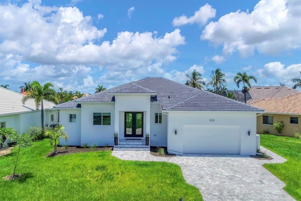 Punta Gorda 3-Bedroom Canalfront Vacation Home with Pool 3 Home