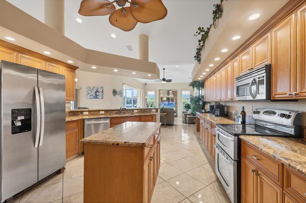South Gulf Cove Private Vacation Home With Pool And Hot Tub - Only 15 Minutes To Swfl Beaches! 4 Bedroom Home