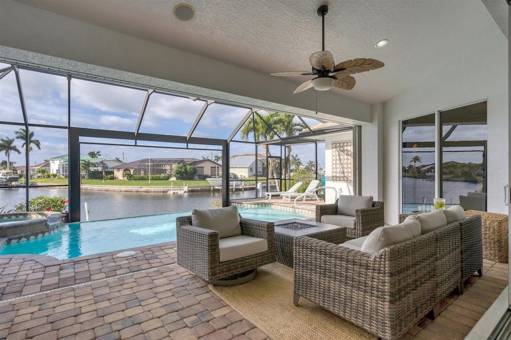 Sandpiper Sanctuary -waterfront Luxury With Private Pool, Spa & Dock 3 Bedroom Home