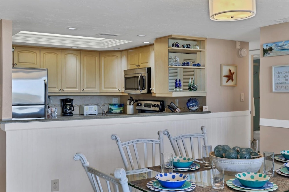 Anchorage Resort 5th Floor 2 bedroom condo with Beach Access 2 Condo