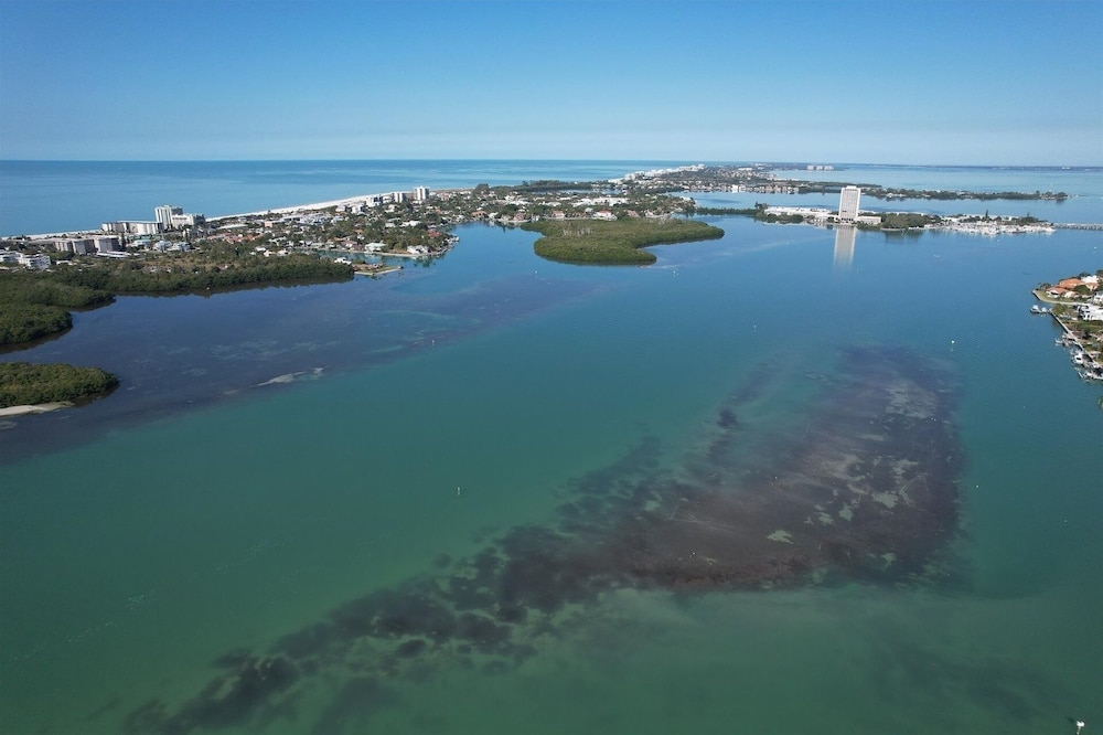 Anchorage Resort 3rd Floor Two Bedroom Condo with Beach Access 2 Condo