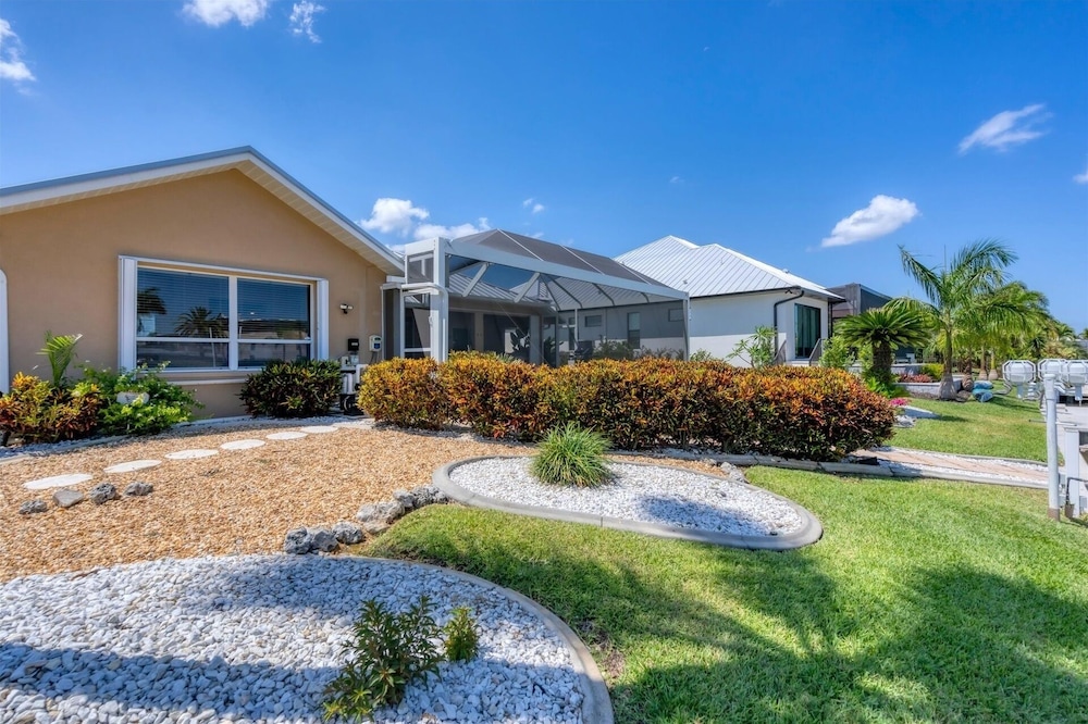 Punta Gorda Isles 3 Bedroom Pool+Hot Tub Home 2 Home